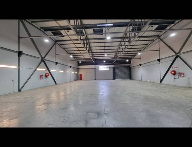 734M² WAREHOUSE TO LET IN JET PARK